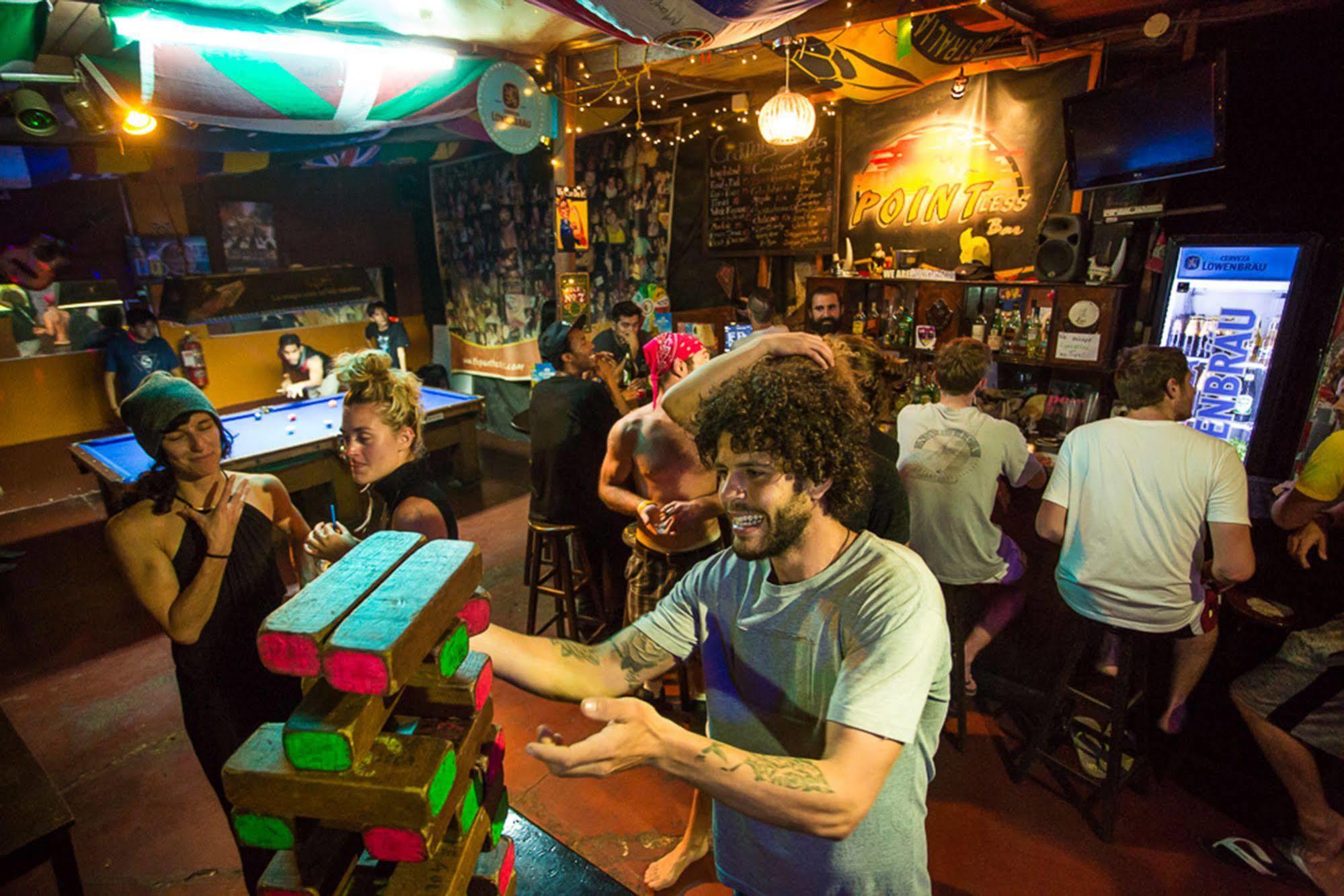 The Point Hostels ليما المظهر الخارجي الصورة